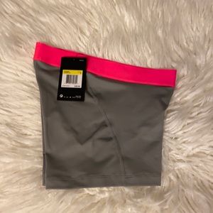 NWT women’s Small NIKE pro shorts